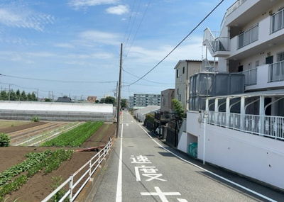 【展望】 | リバティヒルズ橋本 | 眺望の良さを楽しめるダイニングキッチンで家族団らんの時間を過ごしてはいかがでしょうか。バルコニーから見える景色を家族で眺める時間は、時間が経つのを忘れてしまいそうですね。是非、現地を見に行きましょう！