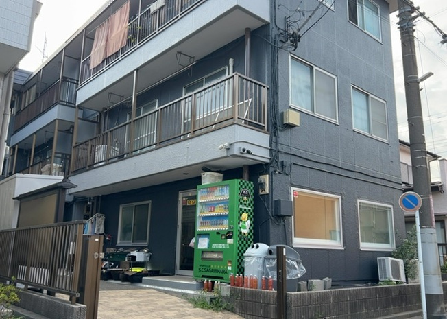 【構造・工法・仕様】 | 富士見マンション | ＲＣ造、Reinforced Concreteは直訳すると補強されたコンクリートです。主に柱や梁・床・壁が鉄筋とコンクリートで構成おり、鉄筋を組んだ型枠にコンクリートを流し込んで固めたものを指します。