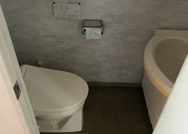 【トイレ】 | ワコーレガーデンヒルズ八王子 | トイレは大きさや形、機能、抗菌性などが異なる多種多彩なタイプが各メーカーから出ています。それぞれに良さがあるため、事前にどういったタイプのトイレがいいのかをご家庭内で決めて、内見に行くといいでしょう。
