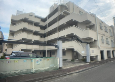 【外観】 | ヴィラ上溝南 | マンションの外観は非常に重要なポイントです！外観の善し悪しは資産価値に大きな影響を与えます。外観のいいマンションを購入することで、高値で売却がしやすく、買い手が見つかりやすいというメリットがあります。