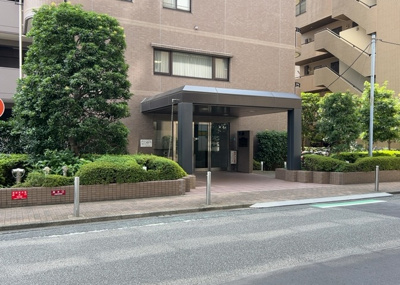 【外観】 | ライオンズマンション相模原さくら通り | 隣家の土地はどうなっているのか、生活利便施設が近くにあるのか、学校まで近いかなど、お客様のライフスタイルにあわせたイメージが重要です。また、近くにあると困る施設が近くにないかも確認するといいでしょう。