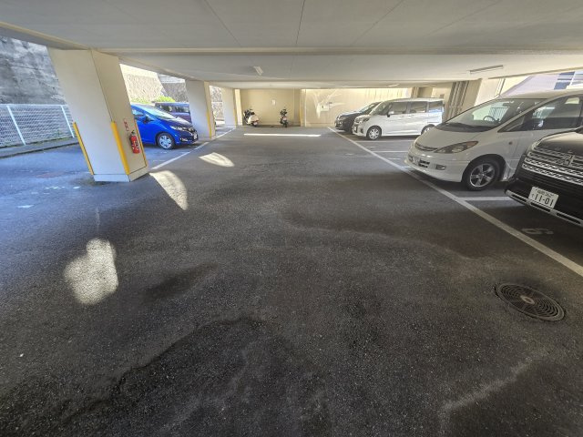 エスポワール平和の駐車場|敷地内の駐車場です。