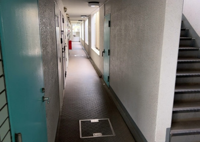【その他共用部分】 | メゾン・ド・プレーヌ | 共用部分は、一棟の建物に住む区分所有者全員が共同で所有するとし、共用部分の管理、補修などは、区分所有者で形成される管理組合が行います。個人の判断で勝手に変更することはできませんので覚えておきましょう。