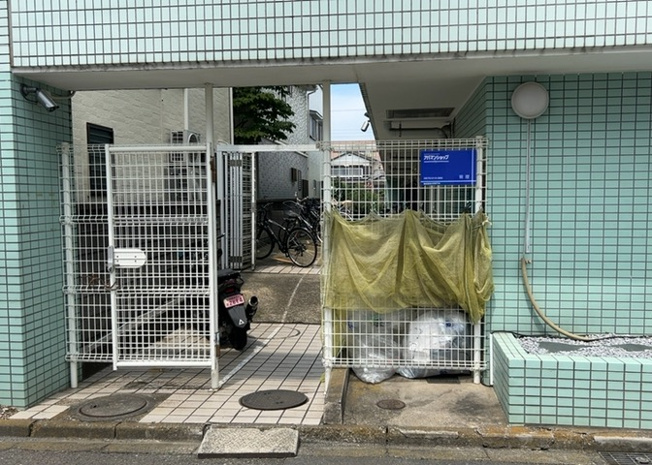【設備】 | メゾン・ド・プレーヌ | 共有部分は、住民なら誰もが使える設備のこと。例えば駐車場やエレベーター、インターネット設備、セキュリティ設備などがあります。他にも、マンションの廊下・外部階段やエントランス・ゴミ置き場などがあります。