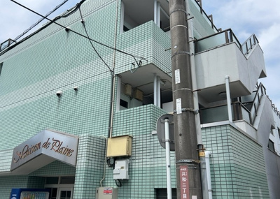 【構造・工法・仕様】 | メゾン・ド・プレーヌ | ＲＣ造、Reinforced Concreteは直訳すると補強されたコンクリートです。主に柱や梁・床・壁が鉄筋とコンクリートで構成おり、鉄筋を組んだ型枠にコンクリートを流し込んで固めたものを指します。
