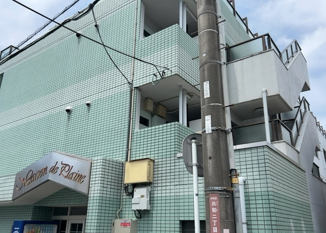 【構造・工法・仕様】 | メゾン・ド・プレーヌ | ＲＣ造、Reinforced Concreteは直訳すると補強されたコンクリートです。主に柱や梁・床・壁が鉄筋とコンクリートで構成おり、鉄筋を組んだ型枠にコンクリートを流し込んで固めたものを指します。