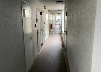 【内装】 | メゾン・ド・プレーヌ | 共用部分は、一棟の建物に住む区分所有者全員が共同で所有するとし、共用部分の管理、補修などは、区分所有者で形成される管理組合が行います。個人の判断で勝手に変更することはできませんので覚えておきましょう。
