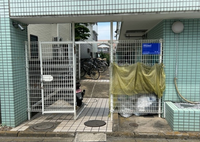 【駐車場】 | メゾン・ド・プレーヌ | 車一台あたりに必要なスペースは、標準サイズの普通自動車で横幅2m50cm、長さ5mは必要になります。ただし、乗降のことも考慮して横幅3m30cm、長さ5m50cmほどは確保できるところを選びましょう。
