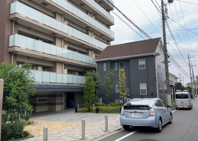 【外観】 | ミオカステーロ橋本 | マンションの外観は非常に重要なポイントです！外観の善し悪しは資産価値に大きな影響を与えます。外観のいいマンションを購入することで、高値で売却がしやすく、買い手が見つかりやすいというメリットがあります。