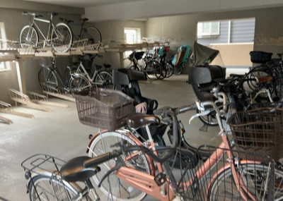 【駐輪場】 | ミオカステーロ橋本 | マンションの駐輪場は、事前に空きがあるか確認を取ると安心です。せっかく入居したのに駐輪スペースがない！なんてことになったら大変ですよね。そこで、内見時や購入前にはまず事前に確認しておくと良いでしょう。