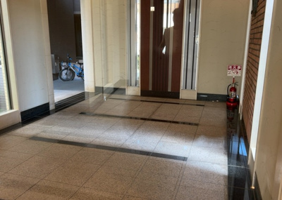 【ロビー】 | 日神パレステージ | ラウンジは、マンションの共用スペースに椅子やテーブルなどを配置した利用者が寛げる空間です。屋内型ラウンジと屋外型ラウンジがあります。共用部分の管理状況と合わせて、詳細については現地でご確認ください。