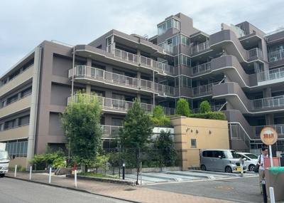 【構造・工法・仕様】 | 日神パレステージ | ＲＣ造、Reinforced Concreteは直訳すると補強されたコンクリートです。主に柱や梁・床・壁が鉄筋とコンクリートで構成おり、鉄筋を組んだ型枠にコンクリートを流し込んで固めたものを指します。