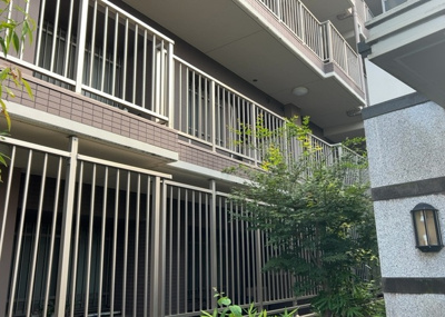【内装】 | 日神パレステージ | 共用部分は、一棟の建物に住む区分所有者全員が共同で所有するとし、共用部分の管理、補修などは、区分所有者で形成される管理組合が行います。個人の判断で勝手に変更することはできませんので覚えておきましょう。
