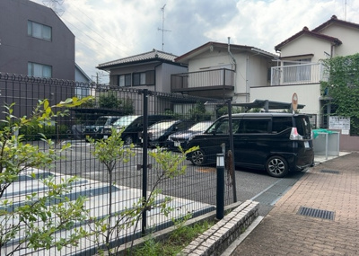【駐車場】 | 日神パレステージ | 駐車場と明記されていても、最小スペースでつくられた駐車場だと大型車は駐車できなかったり、出入りしにくくなったりする可能性があります。お車のサイズと購入したい物件の駐車場のサイズを現地で確認しましょう。