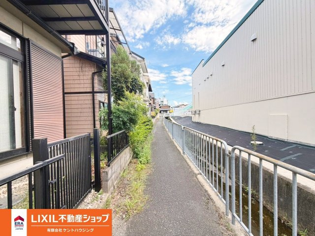 中古戸建　荒塚町２丁目の前面道路含む現地写真