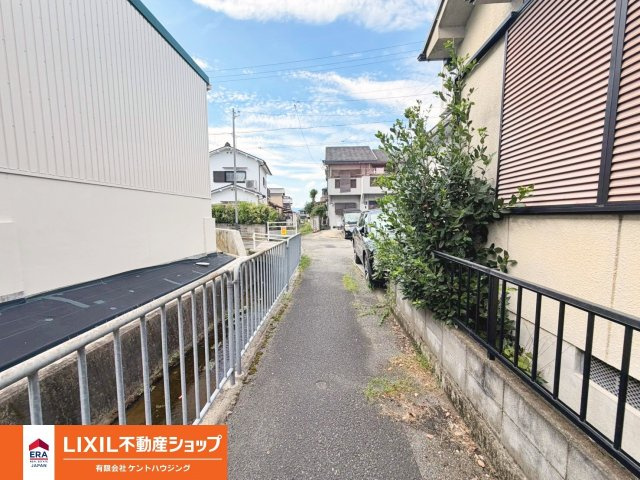 中古戸建　荒塚町２丁目の前面道路含む現地写真