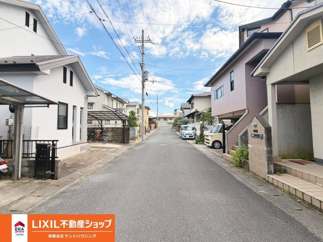 中古戸建　荒塚町２丁目の前面道路含む現地写真