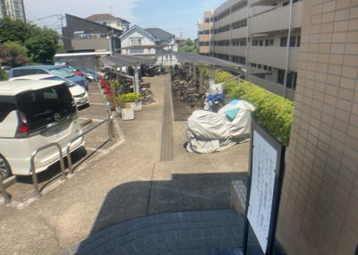 【駐輪場】 | ライオンズマンション座間 | マンションの駐輪場は、事前に空きがあるか確認を取ると安心です。せっかく入居したのに駐輪スペースがない！なんてことになったら大変ですよね。そこで、内見時や購入前にはまず事前に確認しておくと良いでしょう。