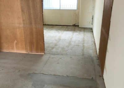 【洋室】 | 東建座間ハイツ２号棟 | 洋室のメリットは重い家具が置きやすく、身の回りが整理しやすいことです。 床がフローリングのため畳とは異なり凹みにくいです。 クローゼットなど収納が豊富で、普段使わない旅行カバンや服の整頓も簡単にです。