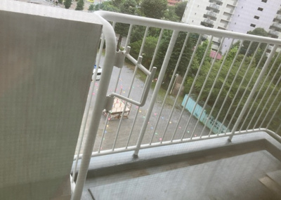 【バルコニー】 | 東建座間ハイツ２号棟 | バルコニーは、室外の専用スペースのうち、「屋根がなく開放された空間」であるものを指します。ベランダより広いタイプのものが多く、日当たりもよいため家庭菜園などを楽しみたい人にとって適した環境となります。