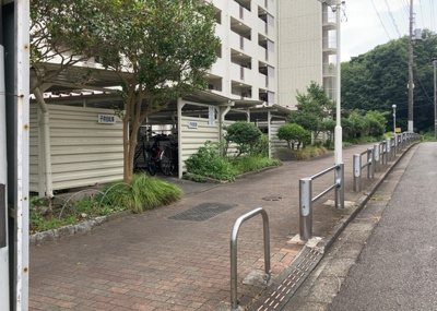 【駐輪場】 | 東建座間ハイツ２号棟 | マンションの駐輪場は、事前に空きがあるか確認を取ると安心です。せっかく入居したのに駐輪スペースがない！なんてことになったら大変ですよね。そこで、内見時や購入前にはまず事前に確認しておくと良いでしょう。