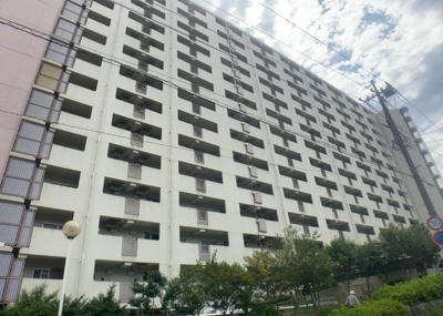 【構造・工法・仕様】 | 東建座間ハイツ２号棟 | ＲＣ造、Reinforced Concreteは直訳すると補強されたコンクリートです。主に柱や梁・床・壁が鉄筋とコンクリートで構成おり、鉄筋を組んだ型枠にコンクリートを流し込んで固めたものを指します。