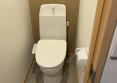 【トイレ】 | ライオンズマンション淵野辺鹿沼公園 | トイレは大きさや形、機能、抗菌性などが異なる多種多彩なタイプが各メーカーから出ています。それぞれに良さがあるため、事前にどういったタイプのトイレがいいのかをご家庭内で決めて、内見に行くといいでしょう。