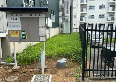 【中庭】 | 厚木毛利台ハイツ五号棟 | 中庭（パティオ）とは、一つの建築物の内部に設けられた、壁などで囲われている庭のことを指します。コの字型、ロの字型が主流ですが、L字型の中庭もあります。最近では、インテリア性の高さからも人気があります。