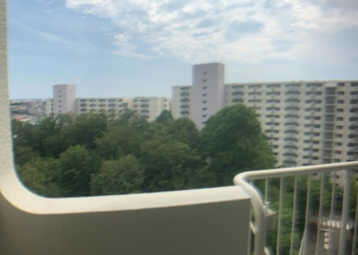 【展望】 | 東建座間ハイツ１号棟 | 眺望の良さを楽しめるダイニングキッチンで家族団らんの時間を過ごしてはいかがでしょうか。バルコニーから見える景色を家族で眺める時間は、時間が経つのを忘れてしまいそうですね。是非、現地を見に行きましょう！