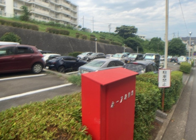 【駐車場】 | 東建座間ハイツ１号棟 | 車一台あたりに必要なスペースは、標準サイズの普通自動車で横幅2m50cm、長さ5mは必要になります。ただし、乗降のことも考慮して横幅3m30cm、長さ5m50cmほどは確保できるところを選びましょう。