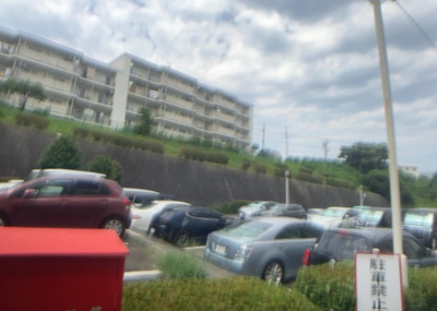 【駐車場】 | 東建座間ハイツ１号棟 | 駐車場と明記されていても、最小スペースでつくられた駐車場だと大型車は駐車できなかったり、出入りしにくくなったりする可能性があります。お車のサイズと購入したい物件の駐車場のサイズを現地で確認しましょう。