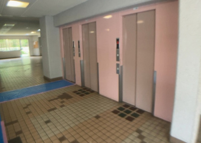 【設備】 | 東建座間ハイツ１号棟 | 共有部分は、住民なら誰もが使える設備のこと。例えば駐車場やエレベーター、インターネット設備、セキュリティ設備などがあります。他にも、マンションの廊下・外部階段やエントランス・ゴミ置き場などがあります。