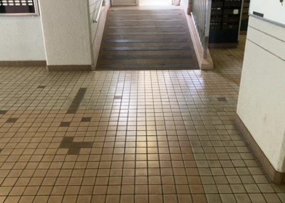 【その他共用部分】 | 東建座間ハイツ１号棟 | 共有部分は、住民なら誰もが使える設備のこと。例えば駐車場やエレベーター、インターネット設備、セキュリティ設備などがあります。他にも、マンションの廊下・外部階段やエントランス・ゴミ置き場などがあります。