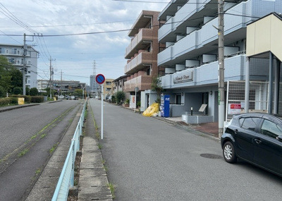 【外観】 | メゾン・ド・ビザール | 隣家の土地はどうなっているのか、生活利便施設が近くにあるのか、学校まで近いかなど、お客様のライフスタイルにあわせたイメージが重要です。また、近くにあると困る施設が近くにないかも確認するといいでしょう。