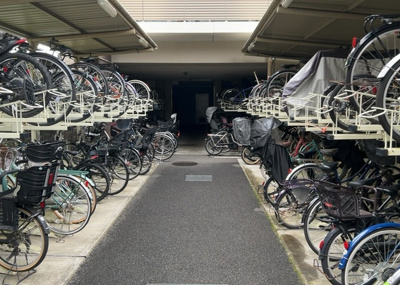 【駐輪場】 | ポレスター本厚木セントラルパークス | マンションの駐輪場は、事前に空きがあるか確認を取ると安心です。せっかく入居したのに駐輪スペースがない！なんてことになったら大変ですよね。そこで、内見時や購入前にはまず事前に確認しておくと良いでしょう。