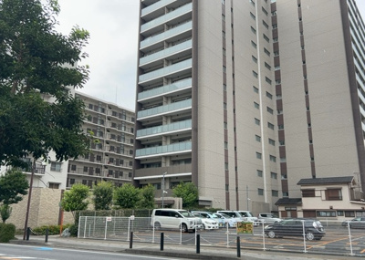 【構造・工法・仕様】 | ポレスター本厚木セントラルパークス | ＲＣ造、Reinforced Concreteは直訳すると補強されたコンクリートです。主に柱や梁・床・壁が鉄筋とコンクリートで構成おり、鉄筋を組んだ型枠にコンクリートを流し込んで固めたものを指します。