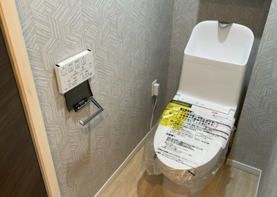 【トイレ】 | ポレスター本厚木セントラルパークス | トイレは大きさや形、機能、抗菌性などが異なる多種多彩なタイプが各メーカーから出ています。それぞれに良さがあるため、事前にどういったタイプのトイレがいいのかをご家庭内で決めて、内見に行くといいでしょう。
