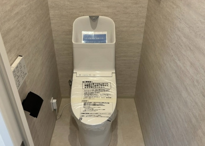 【トイレ】 | ウッドパーク本厚木 | トイレは大きさや形、機能、抗菌性などが異なる多種多彩なタイプが各メーカーから出ています。それぞれに良さがあるため、事前にどういったタイプのトイレがいいのかをご家庭内で決めて、内見に行くといいでしょう。