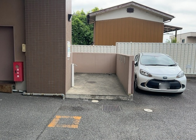 【設備】 | モラーダ厚木プレステージ | 共有部分は、住民なら誰もが使える設備のこと。例えば駐車場やエレベーター、インターネット設備、セキュリティ設備などがあります。他にも、マンションの廊下・外部階段やエントランス・ゴミ置き場などがあります。