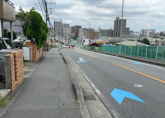 【外観】 | モラーダ厚木プレステージ | 隣家の土地はどうなっているのか、生活利便施設が近くにあるのか、学校まで近いかなど、お客様のライフスタイルにあわせたイメージが重要です。また、近くにあると困る施設が近くにないかも確認するといいでしょう。