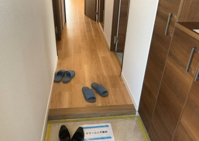 【玄関】 | ライオンズマンション京王南大沢 | 玄関は家の顔でもあり、家族以外の目にも止まる場所です。玄関は外との間を仕切る扉、靴などをしまっておく収納スペース、靴脱ぎのたたきスペース、来客とのやり取りをするドアホンなど複数のアイテムからなります。