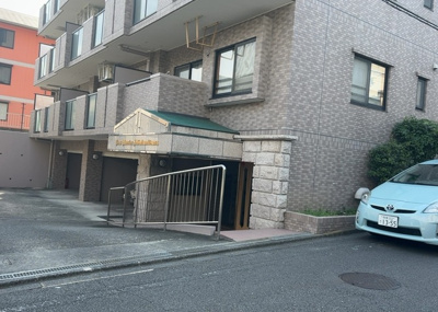 【外観】 | ライオンズマンション京王南大沢 | マンションの外観は非常に重要なポイントです！外観の善し悪しは資産価値に大きな影響を与えます。外観のいいマンションを購入することで、高値で売却がしやすく、買い手が見つかりやすいというメリットがあります。