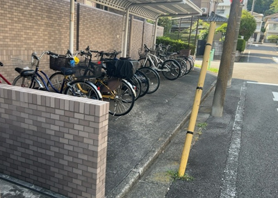 【駐輪場】 | ライオンズマンション京王南大沢 | マンションの駐輪場は、事前に空きがあるか確認を取ると安心です。せっかく入居したのに駐輪スペースがない！なんてことになったら大変ですよね。そこで、内見時や購入前にはまず事前に確認しておくと良いでしょう。