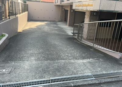 【庭】 | ライオンズマンション京王南大沢 | 物件によっては、入居者が個人的に使用できる専用庭がついているものもあります。また、住宅の中にある土間の部分を庭と呼ぶこともあります。庭の用途は住む人によって変わり、それによってデザインもさまざまです。