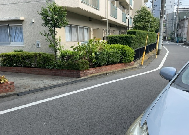 【庭】 | ローズハイツ相模原 | 物件によっては、入居者が個人的に使用できる専用庭がついているものもあります。また、住宅の中にある土間の部分を庭と呼ぶこともあります。庭の用途は住む人によって変わり、それによってデザインもさまざまです。