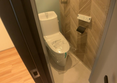 【トイレ】 | ハイネス南林間 | トイレは大きさや形、機能、抗菌性などが異なる多種多彩なタイプが各メーカーから出ています。それぞれに良さがあるため、事前にどういったタイプのトイレがいいのかをご家庭内で決めて、内見に行くといいでしょう。