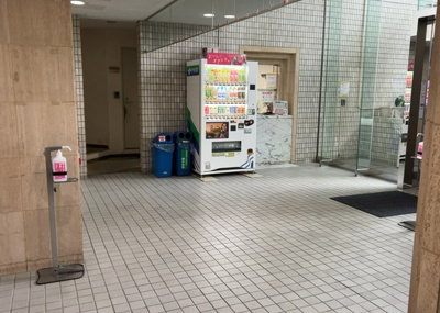 【ロビー】 | メゾン元横山 | ロビーというと、エントランスと何がちがうの？と思いますよね。実はロビーとエントランスには明確な決まりはありません。物件によっては、エントランスを入って広がるある程度の広さのある空間がロビーとなります。