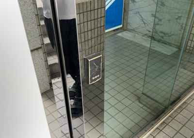 【防犯設備】 | メゾン元横山 | 当然のことではありますが、オートロックやセンサーライト、ホームセキュリティーなどの防犯設備があれば、小さいお子様がいるご家庭も安心ですよね！まず物件購入の際は、防犯設備もチェックするようにしましょう。