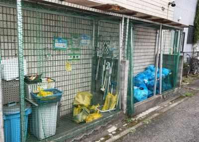 【設備】 | メゾン元横山 | 共有部分は、住民なら誰もが使える設備のこと。例えば駐車場やエレベーター、インターネット設備、セキュリティ設備などがあります。他にも、マンションの廊下・外部階段やエントランス・ゴミ置き場などがあります。