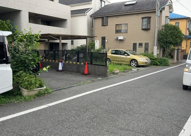 【外観】 | メゾン元横山 | 隣家の土地はどうなっているのか、生活利便施設が近くにあるのか、学校まで近いかなど、お客様のライフスタイルにあわせたイメージが重要です。また、近くにあると困る施設が近くにないかも確認するといいでしょう。